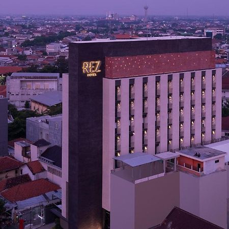 Rez Hotel 三宝垄 外观 照片